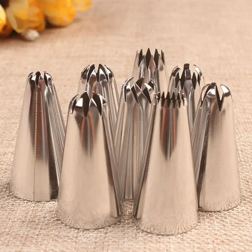 Set of stainless steel big size russian pastry nozzles with star shaped decorative tips for cake decorating by decorbites