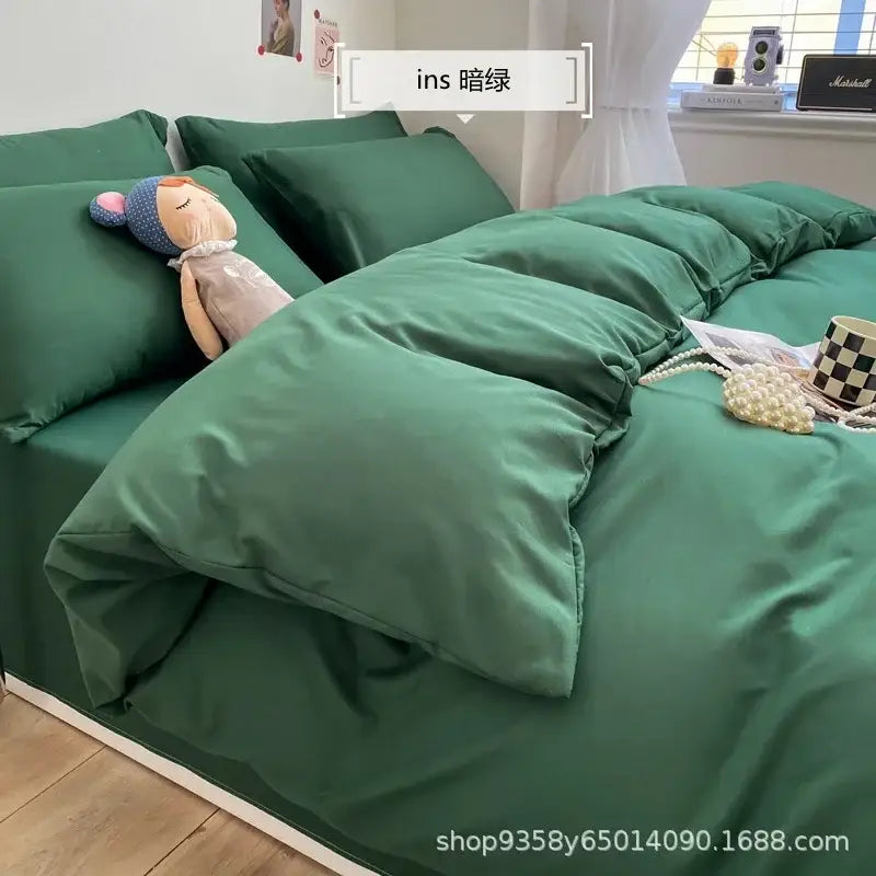 Dark green satin-like bedding set with plush pillows and quilted duvet for decorbites comfort king size bedroom