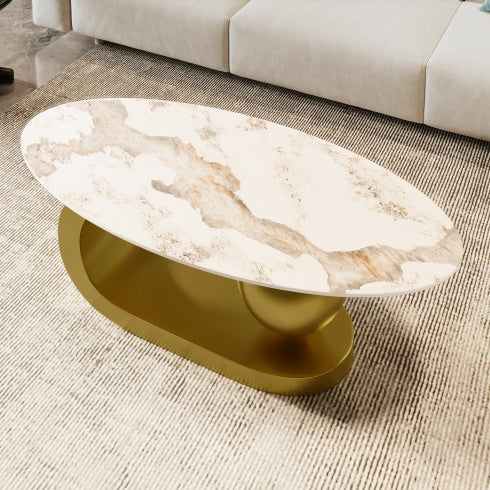Moderne ovale Couchtisch für das Wohnzimmer, Couchtischplatte aus gesintertem Stein mit Marmor-Muster und goldener Edelstahlbasis in 47,2