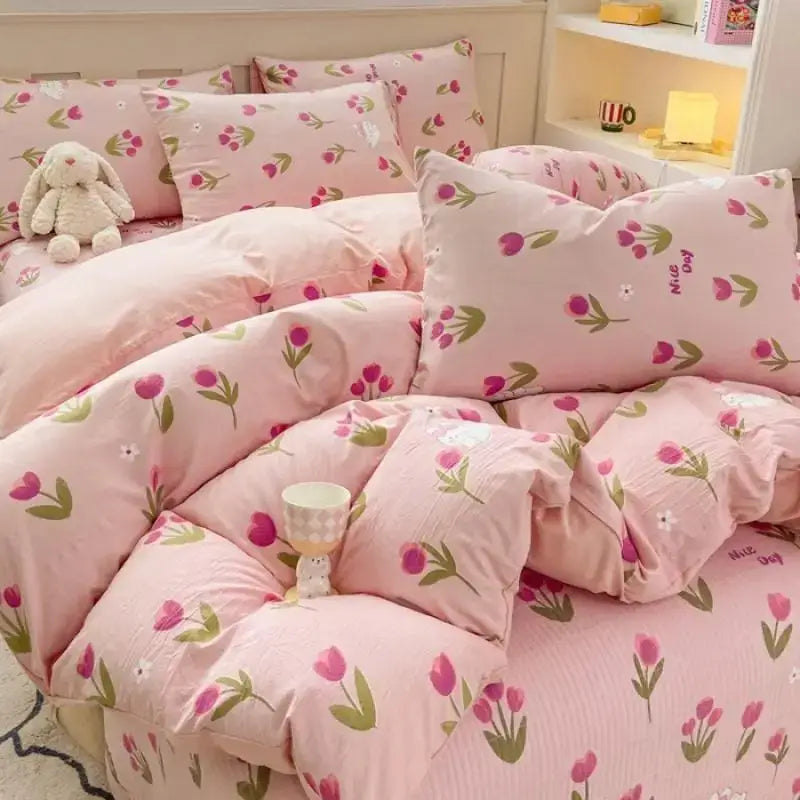 Pink cotton duvet set with cartoon cat floral design and tulip leaf patterns in soft pastel tones for bedroom bedding