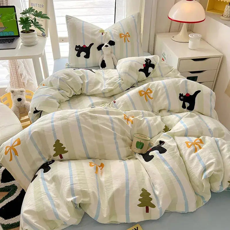 Cream-colored cream and blue bedding sets with light blue stripes and cartoon printed playful cat decorbites cartoon printed