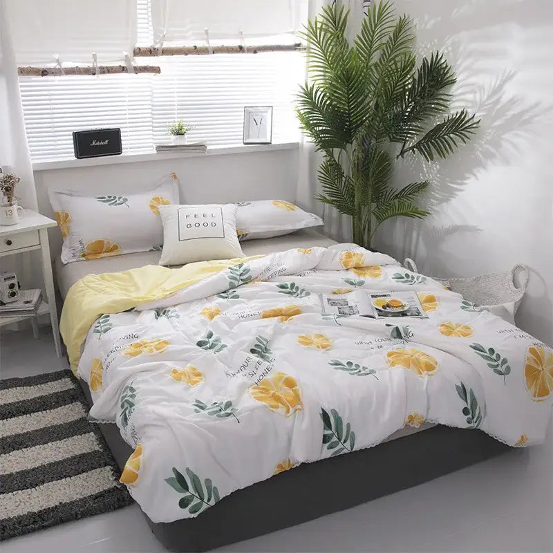 White quilted double blanket with cheerful yellow lemon pattern made of soft cotton for cozy bedroom comfort