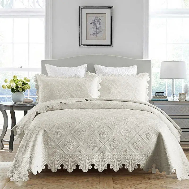 Cream scalloped diamond cotton embroidery quilt set bedspread with quilted pattern for bedroom decor