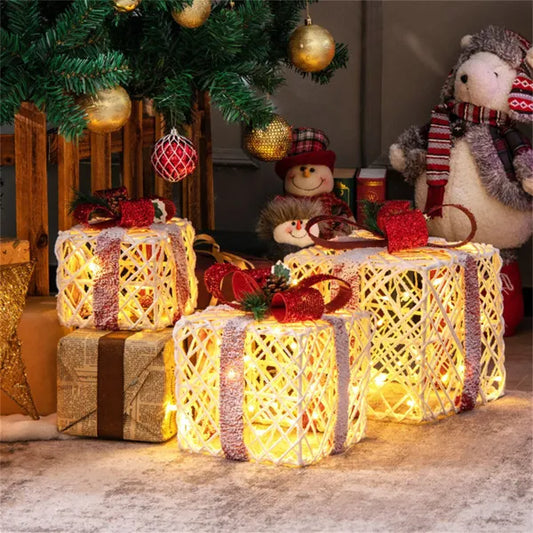 3-teilige Flauschige Weihnachtsgeschenkkartons - 60 warme weiße LEDs, Timer-Funktion, weiß-rot festliche Dekoration
