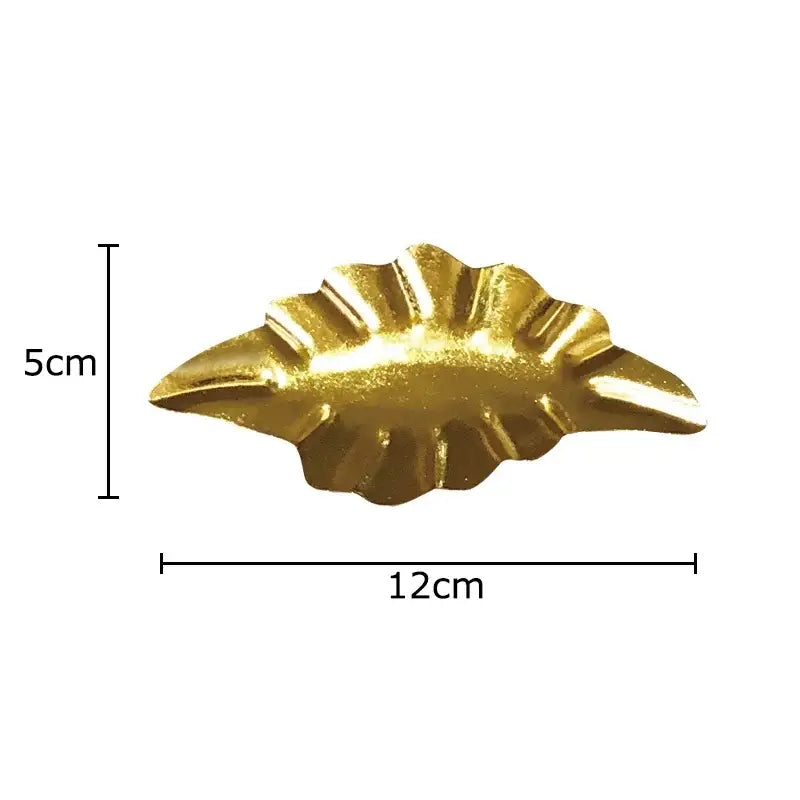 Decorbites™ ginkgo leaves wall hanging ornaments feature a golden leaf-shaped metallic tray with scalloped edges