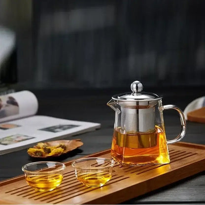 Decorbites glass teapot infuser with stainless steel lid and built-in filter filled with amber tea for home use