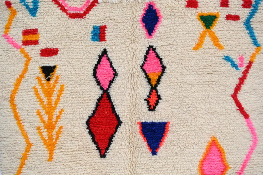 Decorbites™ handmade moroccan azilal rug with vibrant geometric pattern in bold colors on natural wool base 231x131cm
