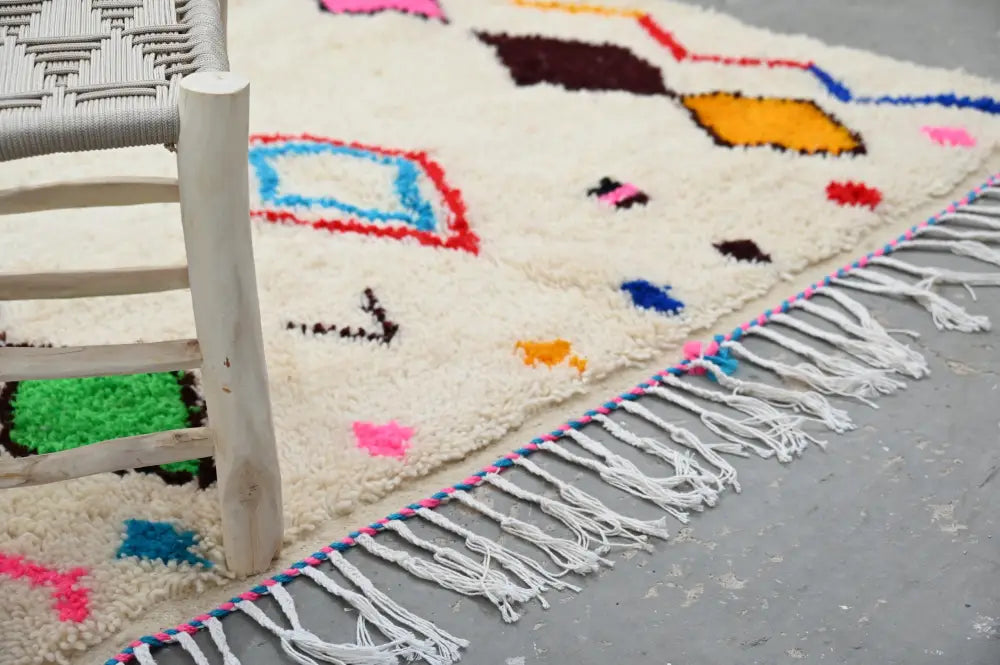 Cream-colored DecorBites™ handmade azilal rug 250x160cm with colorful geometric patterns in natural wool and fringed edge
