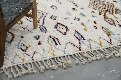 Decorbites™ handmade moroccan azilal rug 305x206cm features a cream geometric pattern in burgundy blue and mustard with fringe