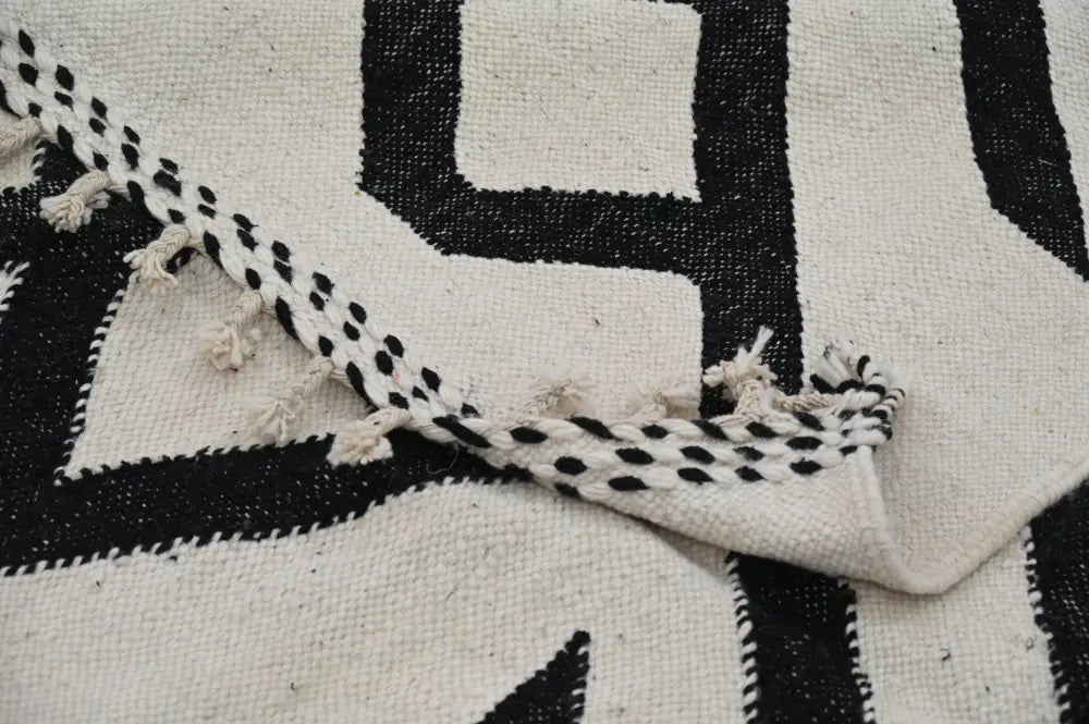 Black and white geometric-patterned woven decorbites handmade moroccan azilal rug with fringed edges 317x200 cm