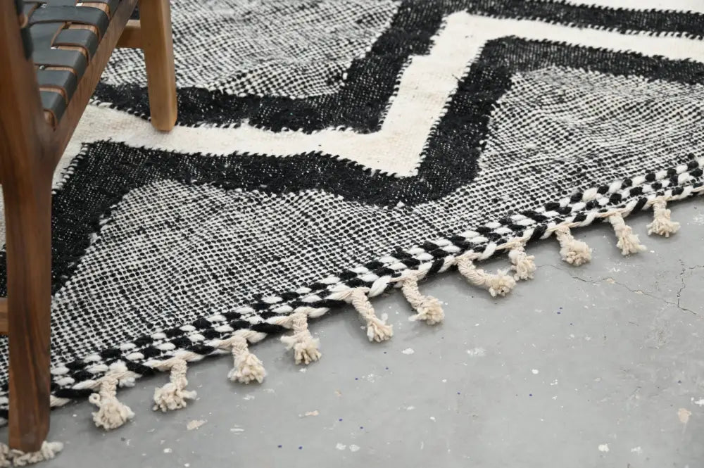 Decorbites™ handmade traditional azilal rug 326x203 cm with black and white geometric patterns and fringed edges