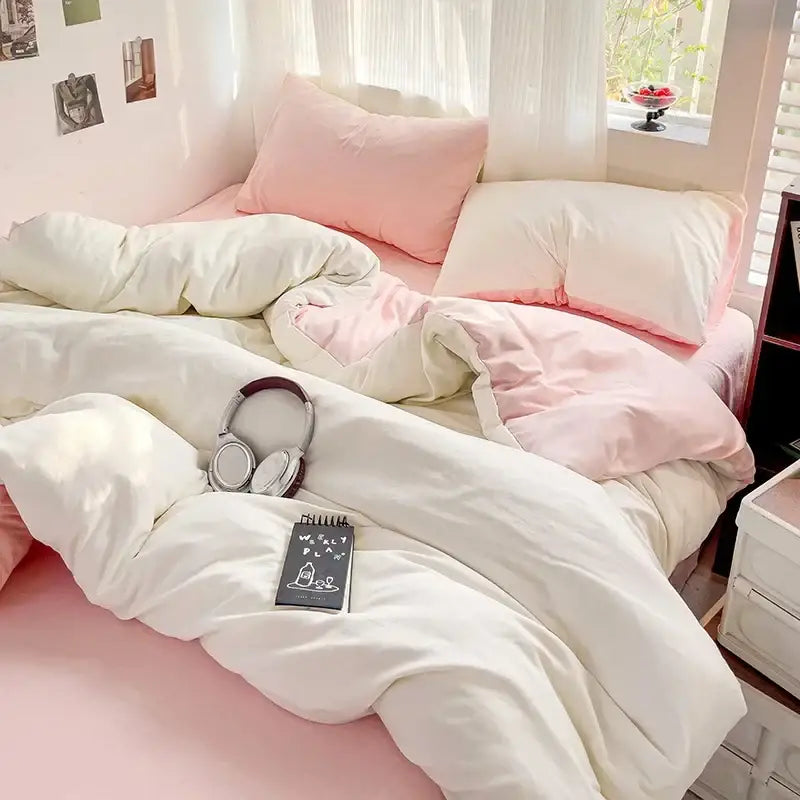 Soft white and blush pink decorbites™ luxurious 4-piece cotton bedding set with a cozy layered cotton bedding look
