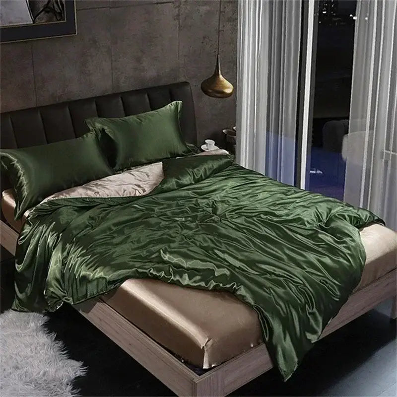 Decorbites luxury mulberry silk bedding set with emerald green satin duvet cover and matching pillowcases with cream lining