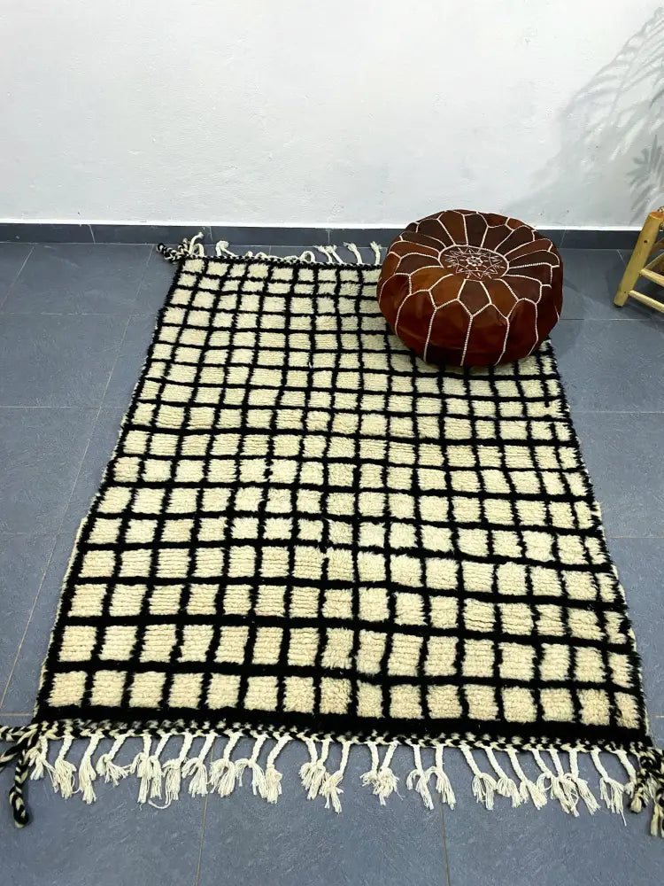 Decorbites™ moroccan handmade beni ouarain black and cream woven rug with grid pattern and fringe 1.5m by 1m