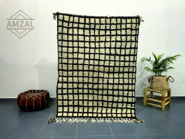 Decorbites™ moroccan handmade beni ouarain rug 1.5m x 1m black and cream woven grid pattern with fringed edges
