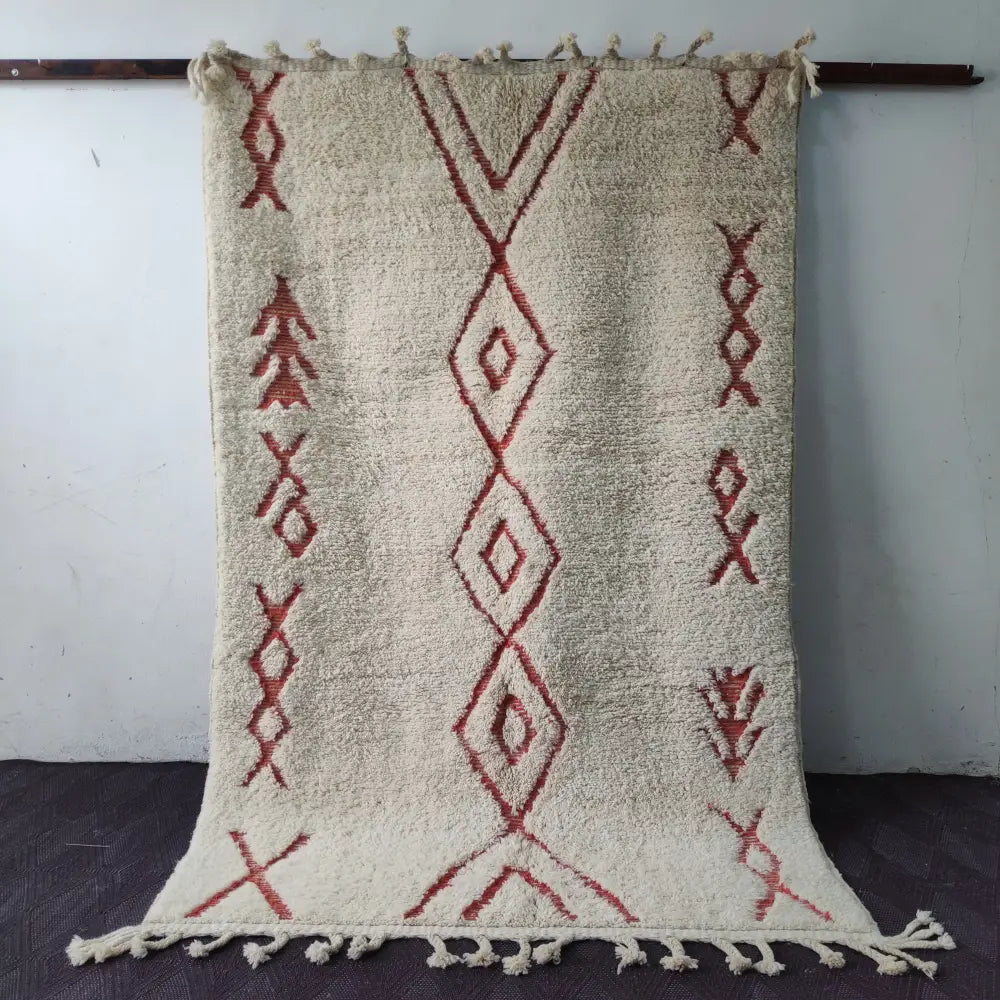 Cream-colored beni ouarain rugs with red geometric patterns and fringed edges moroccan handmade by DecorBites