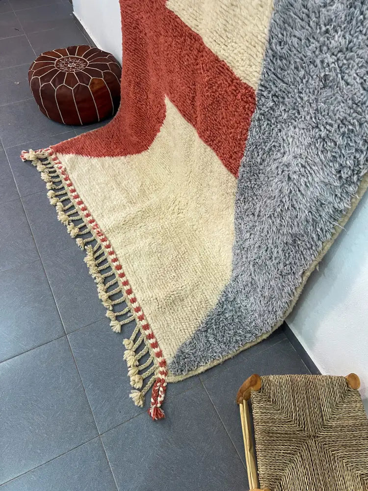 Decorbites™ moroccan handmade beni ouarain rug 2.5m x 1.5m with cream terracotta and gray geometric pattern and fringed edges