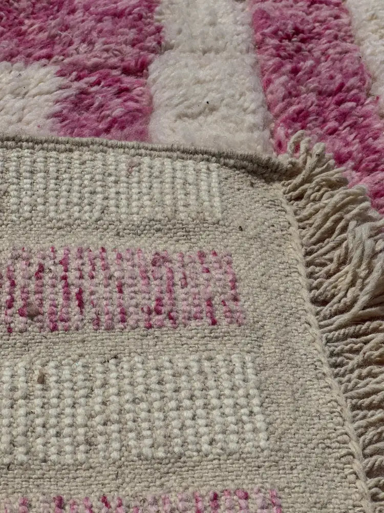 Decorbites™ moroccan handmade beni ouarain rug 2.5m x 1.5m with soft pink cream fringed edges and intricate woven patterns