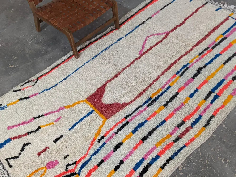 Decorbites moroccan handmade azilal rug 276×164 cm with vibrant cream geometric patterns in pure natural wool