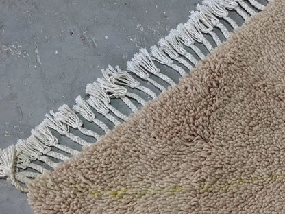 Beige plush-textured beni ouarain rug with white tassel fringe by decorbites 250 x 154 cm traditional style
