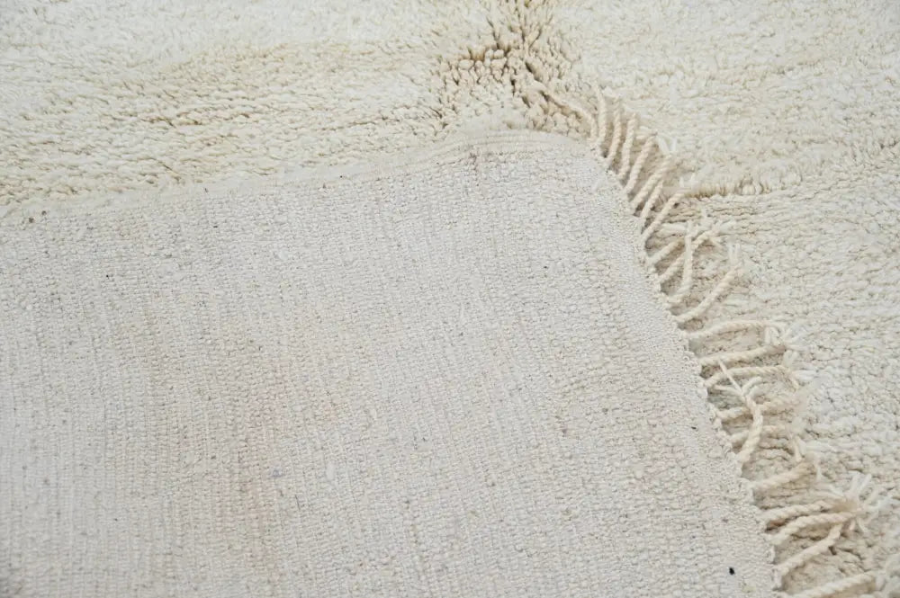 Cream-colored textured wool beni ouarain rug with plush fringe moroccan handmade traditional beni ouarain rug