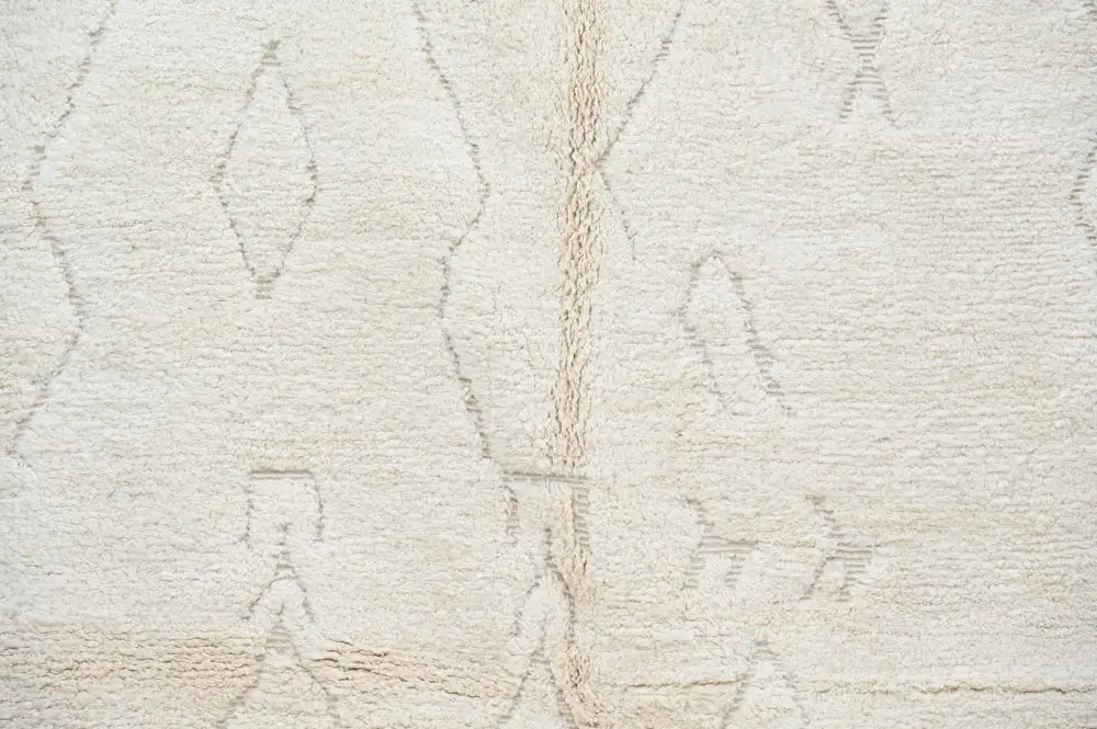 Cream-colored beni ouarain rug with textured handwoven surface and subtle geometric patterns by decorbites moroccan handmade