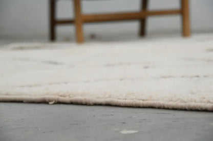 Off-white plush moroccan handmade beni ouarain rug with soft textured surface and neatly finished edges 300 x 210 cm