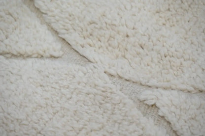 Cream-colored plush fleece fabric of moroccan handmade beni ouarain rug with soft textured surface 300 x 211 cm