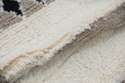 Cream-colored sherpa fabric beni ouarain rug with soft plush texture and subtle beige woven border moroccan handmade design