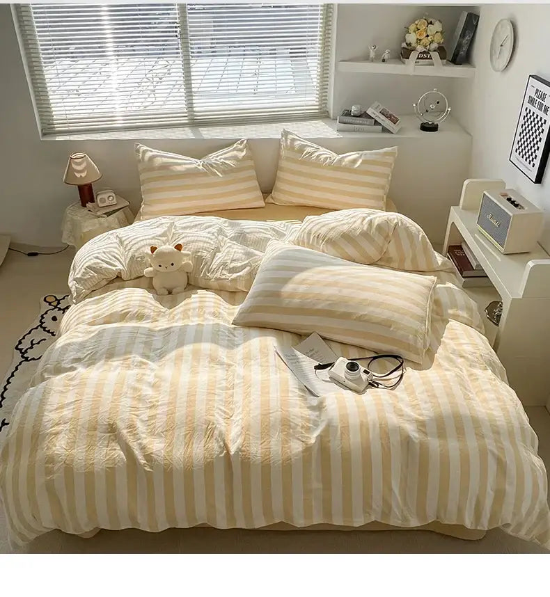 Decorbites™ striped quilt set with pillowcases and bed sheet in cream and beige with soft textured fabric finish