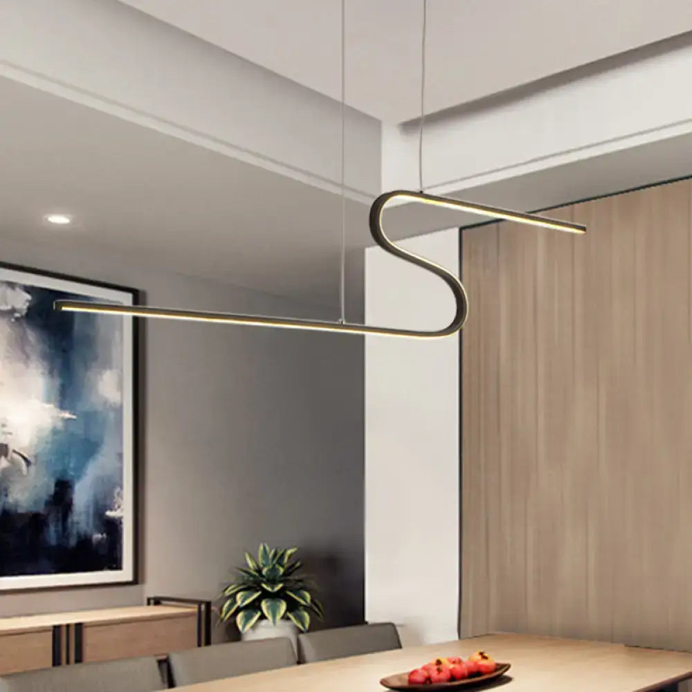 Modern minimalist z-shaped linear island light pendant in black metal with warm white led for dining room and kitchen