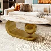 Moderne ovale Couchtisch für das Wohnzimmer, Couchtischplatte aus gesintertem Stein mit Marmor-Muster und goldener Edelstahlbasis in 47,2