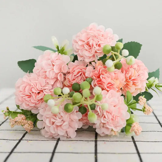 Elegant pink hydrangea decorbites daisy bouquet with green leaves and berries simulation bouquet for living room decor