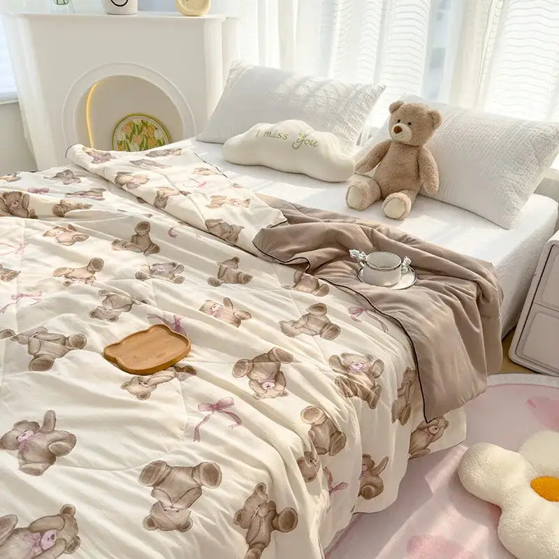 Cream-colored double gauze quilted bedspread featuring embroidered rabbit print and brown teddy bears with pink bows