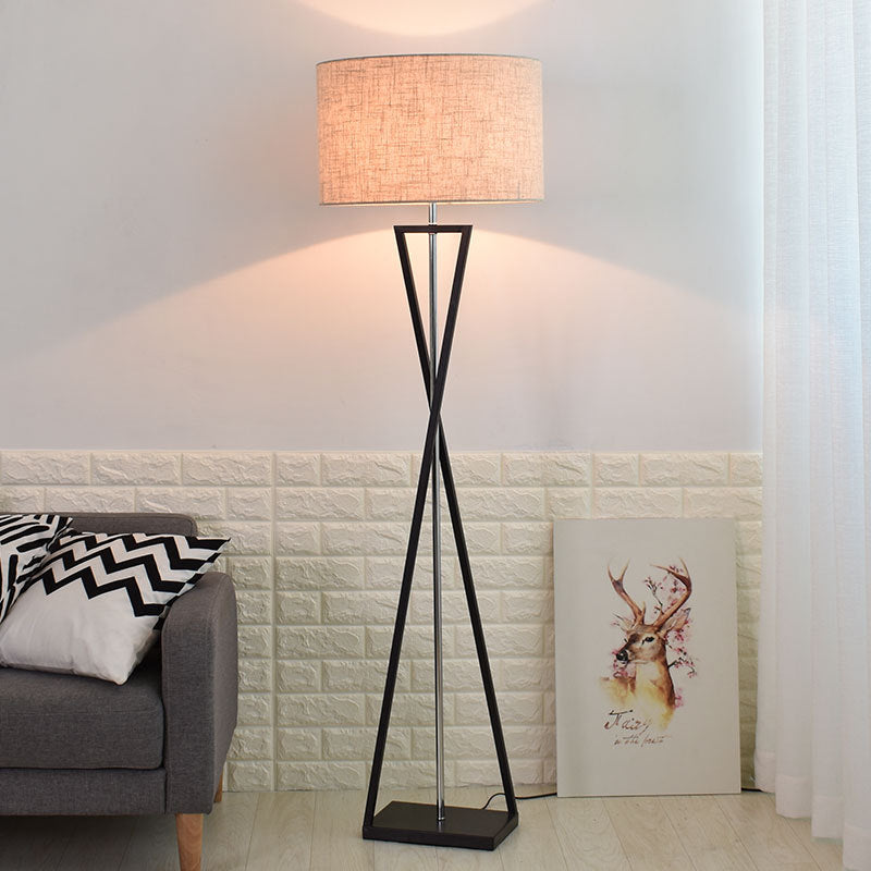 Wohnzimmer Stehlampe Einfaches Sofa Vertikaler Tisch