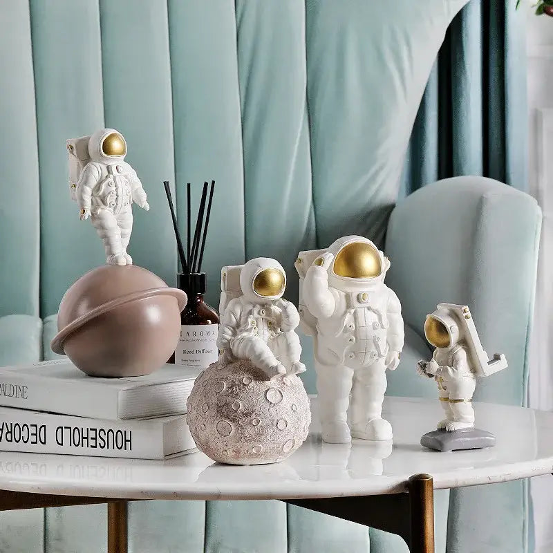 Glossy white and gold resin astronaut phone holder figurines with gold helmets for bedroom decor sculpture