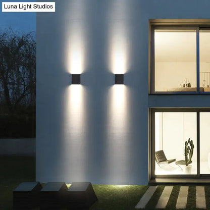 Modern black metal shade wall light with warm focused lighting suitable for garden outdoor use 220v-240v 110v-120v