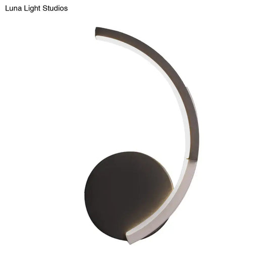 Modern black and white curved led wall mounted sconce with sleek matte black base and warm light 220v-240v 110v-120v