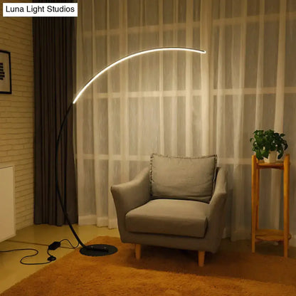 Modern black metallic floor lamp with arched frame and warm white led lighting for living room 220v-240v use