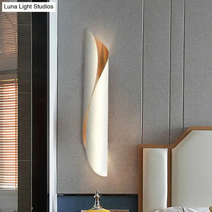Modern twisted black and white wall lamp with sleek white and gold metallic finishes 110v-120v sconce for bedroom use