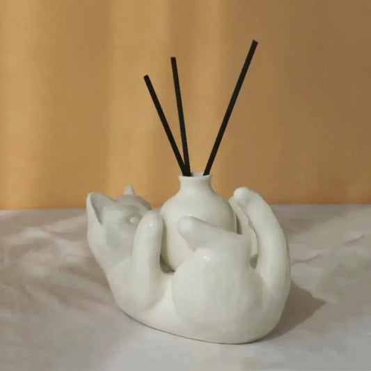 Modern white ceramic cat cartoon vase diffuser base shaped like two embracing cats with black reed sticks decorbites cat cartoon