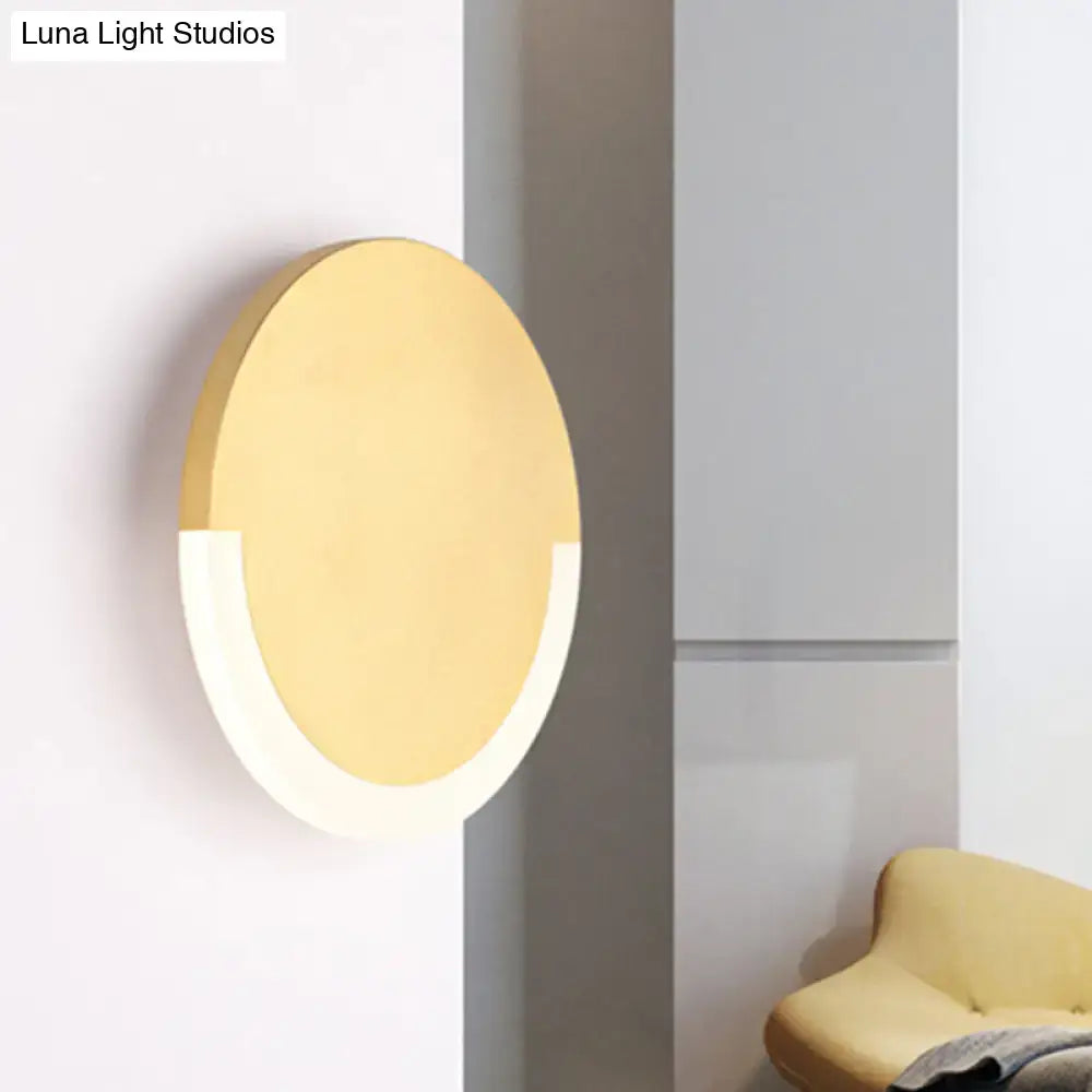 Modern white and gold round acrylic wall sconce with warm white light and 220v-240v 110v-120v compatibility