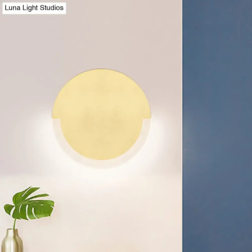 A modern white and gold round acrylic wall sconce with warm white light 220v-240v 110v-120v for bedroom use