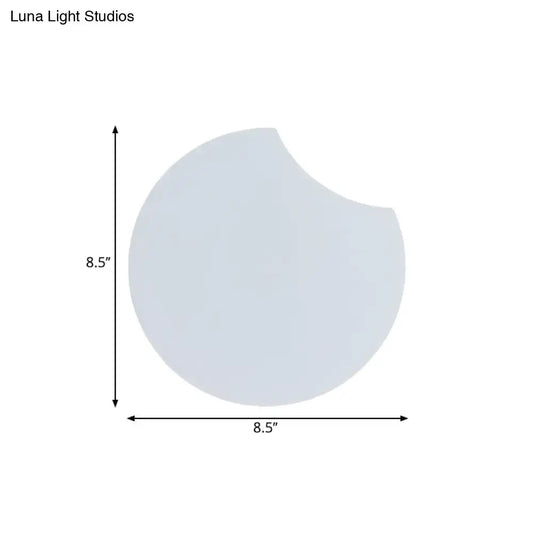 Modernist gray circular wall mount light with 8.5-inch diameter placemat and smooth matte finish mount light design