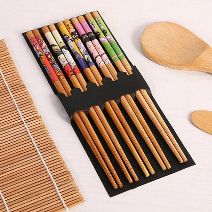 Set of decorative bamboo chopsticks with colorful geisha patterns in black case for sushi maker set kitchen kit