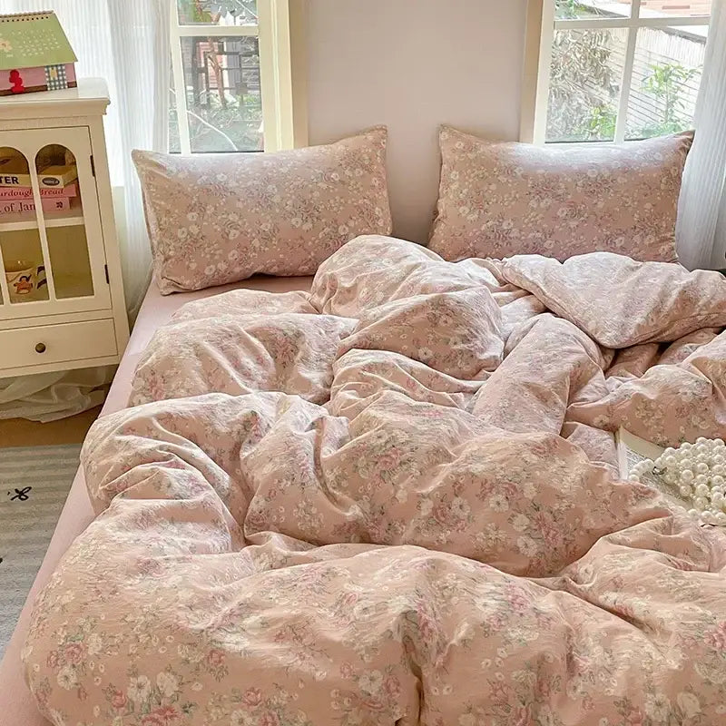 Pink floral double layer yarn bedspread set with soft textured fabric for bedroom bedding use