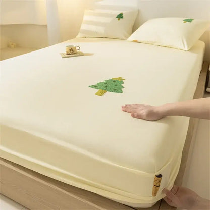 Cream-colored cotton fitted sheet with green christmas tree appliqué and elastic edges decorbites cartoon embroidered