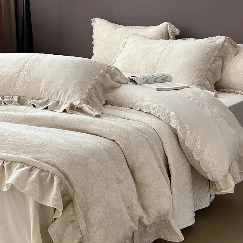 Cream-colored linen bedding set with jacquard lace ruffles and ruffled edges for a vintage bedroom look