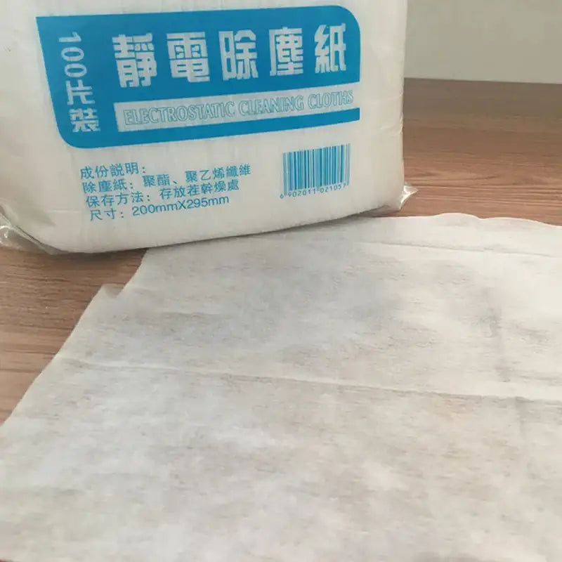 A pack of 100 white electrostatic dust removal cloths labeled in chinese and english for kitchen cleaning use